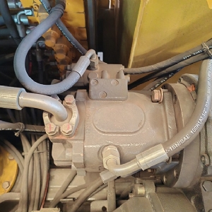 100型輪式挖掘機(jī)