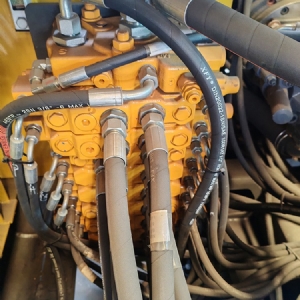 100型輪式抓木機(jī)